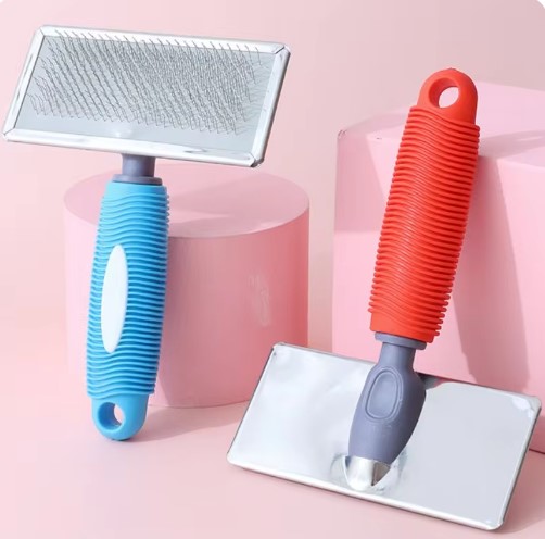[635934609106] Essential grooming Tools Rake brush Pink/blue (L)